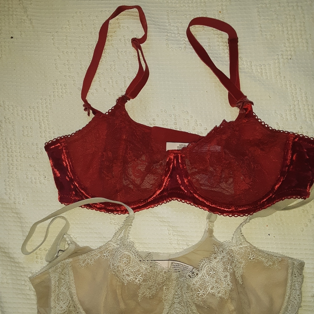 Victoria's secret x2 lace underwire bras